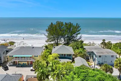 Image de Beautiful Home w/ Beach in the Backyard