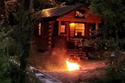 Image de Waterfront Cabin - Hot Tub - Free Bikes, Kyaks, Canoes, Paddle, & Fishing Boats!