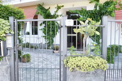Como Holiday Home - Business Apartment