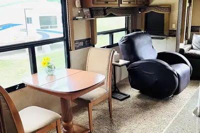 Beautiful 40’ Rv in a small park 100’ from a all sports lake.