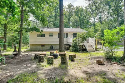 Image de Pasadena Hideaway w\/ Game Room & Fire Pit!