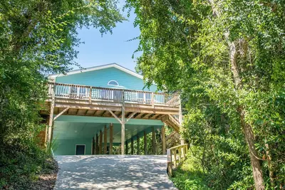 Image de Remodeled Beach House 1 block from beach. 4min walk. Sleeps 8.