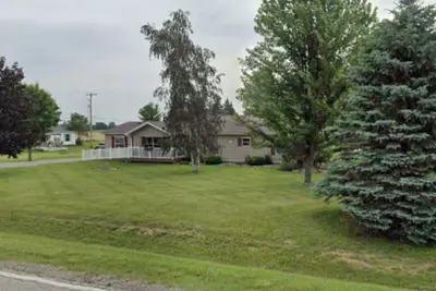 Image de Updated family friendly home just outside of downtown.