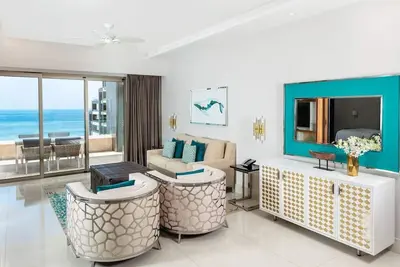Image de Los Cabos - Luxury 2-Bedroom Suite, 2-King Beds, Garden View, Discounted 20-30%.