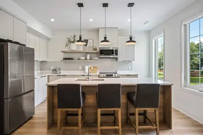 Image de 2 Bedroom Modern Brand New Niagara Apartment up to 4 People
