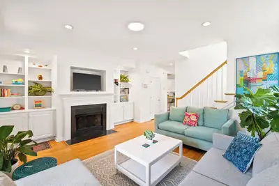 Image de Belmont Oasis I Downtown Cville | 3 bed, 2. 5 bath | Sleeps 6 A, 2 C