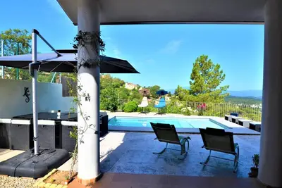 Image de Ville Salamandre pour 10 personnes avec piscine