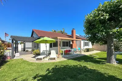 Image de Palm Paradise: Mid-Century Modern Haven in Huntington Beach