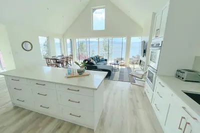 Image de New Custom Waterfront House at Nicola Lake near Merritt, Kamloops & Quilchena