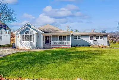 Image de Great Marsh House | Dog-friendly duplex in Essex with yard, deck & game room
