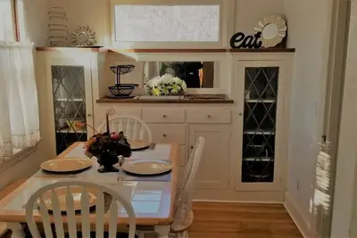 Image de 30+Day❤️ Lovely Smart Craftsman| 2 Kings | Bbq, Firepit, Patio Sets, Fenced Yard