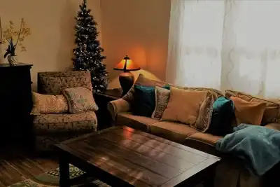 Image de 80+Day Stay⭐2 Kings Smarthouse | Jetted Tub | Bbq, Firepit, Patio Set, Fenced Ya