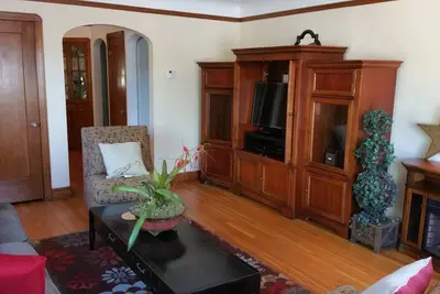 Image de 80+Day Stay Smart Craftsman ❤️ of Downtown | King Double Crib | Bbq, Patio Set +