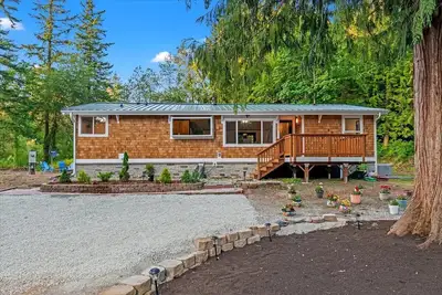 Image de Cottage in Camano Island w/hot tub & large deck -7 min the Cama Beach State Park