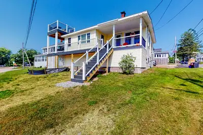 Image de The Owl's Nest | House in Old Orchard Beach with rooftop deck & water views