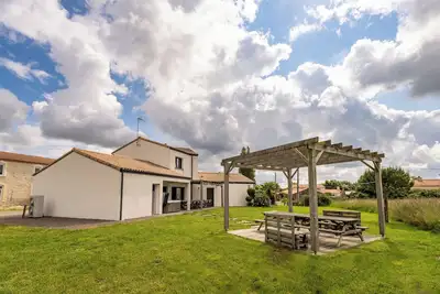 Image de Maison de vacances 'Maison Du Veillon 12 À 14 Personnes' avec terrasse privée, jardin privé et Wi-Fi