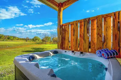 Image de Bluebonnet Cottage, Hot tub, Fire pit, Sleeps 4!
