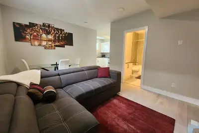 Image de Family-friendly, clean & affordable 2-Br basement suite close to Yeg airport.