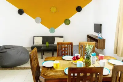 Image de Stylish 2br Oasis in Playa: Pool, Balcony, Gym & Modern Comforts Await!