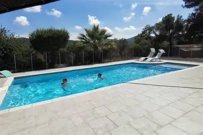 Image de Piscine Gîtes bas de villa dans mas provençal
