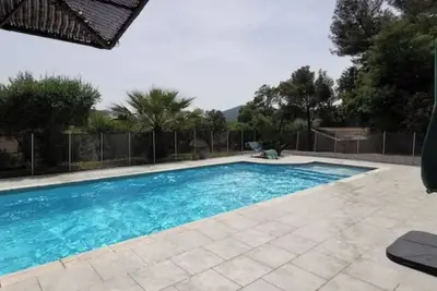 Image de piscine, Gîtes dans mas provençal