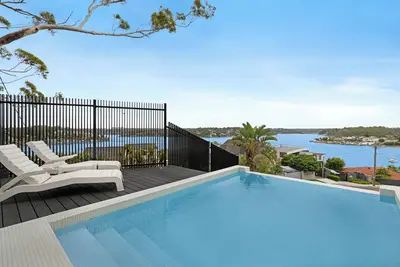 Image de Luxury Waterside Sanctuary with pool, sensational views, 2 decks & lift!
