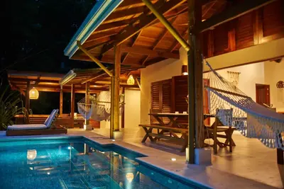 Image de Villa ParaĂso avec piscine face Ă la nature