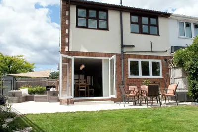 Image de Bournecoast: Lovely 3 Bedroom Family Holiday Home With Garden/parking - Hb8523