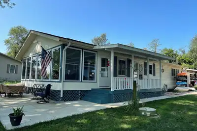 Image de A peaceful retreat, comfortable environment to relax on Lake Shafer