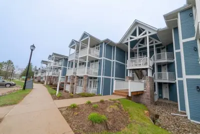 Image de Bright, Modern Studio with Country Club Amenities\n