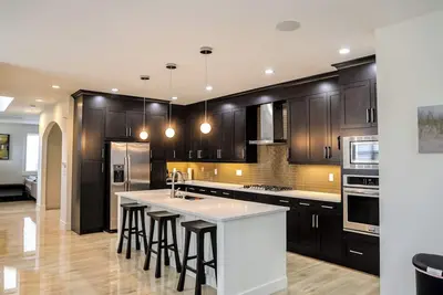 Image de Upscale modern luxurious 4-bedroom home