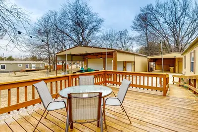 Image de Remodeled retreat w/ firepit, deck, & boat parking