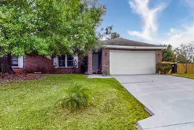 Image de Private, dog-friendly home in great location with enclosed yard, Ac, & W/D