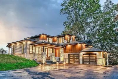 Image de Heaven - Private Pool, Hot Tub, Pool Table, Steam, View