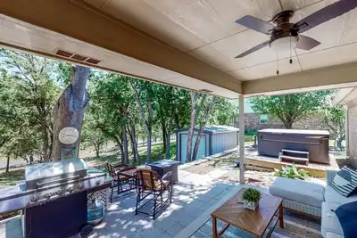Image de Brazos riverfront home on large waterfront lot with private hot tub & canoe