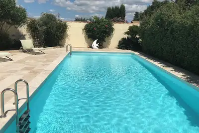 Image de Villa avec piscine aux portes de Nîmes dans un petit village calme