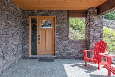 Image de Modern Duplex with Private Hot Tub, Laundry, and Garage!
