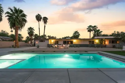 Image de Designer mid-century modern hideaway with private pool, spa, & firepit