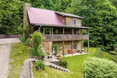 Image de Asheville Log Cabin w/ Year-Round Mountain Views!