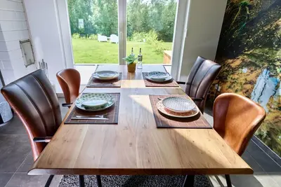 Image de 1 - 4 Personen Haustiere Willkommen GroĂźer Garten 2 Schlafzimmer, 1 Bad mit Dusche und Wc, Whirlpool, Sauna, 1 Wc Separat