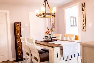Image de Hollow Hideaway is perfect for your holiday stay!