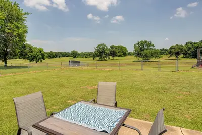 Image de Pet-Friendly Cartwright Home w\/ Private Backyard!
