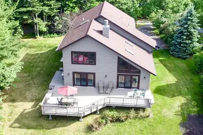 Image de Spacious Rainy Lake accommodation. Beautiful views of Voyageurs National Park.