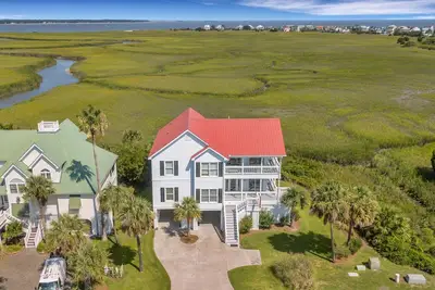 Image de New Rental with Expansive Marsh and Water Views-Golf Cart Included