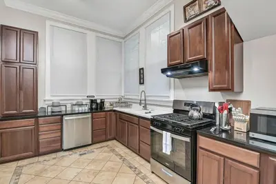 Image de Spacious 5br | Centrally Located | Pet Friendly