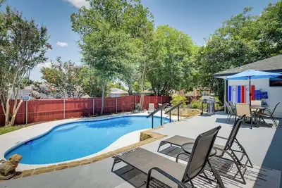 Image de Bedford Retreat w/ Private Pool & Gas Grill!