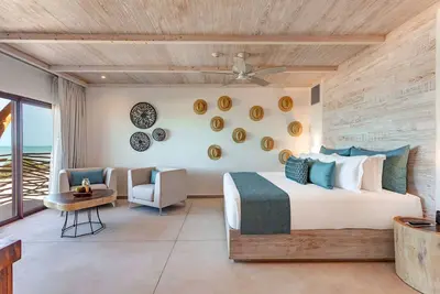 Your Ultimate Getaway in Holbox! Walk to Beach, Swimming Pool, Large Terrace!