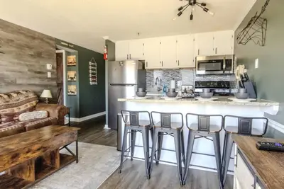 Image de Ml 103: Modern 2br suite. Perfect for your summer biking getaway!