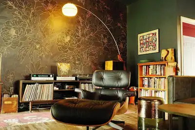 Image de Lake Front, 5 minutes to Nd, Mid Century Modern, vinyl lovers dream