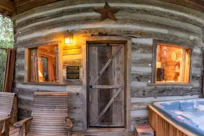 Image de Homestead Cabin w/ Hot Tub @ Scenic Hill Retreat